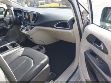 Chrysler Pacifica II 2024 Chrysler Pacifica Touring L 2024 3.6l 3.6 Benzyna 287KM, zdjęcie 9