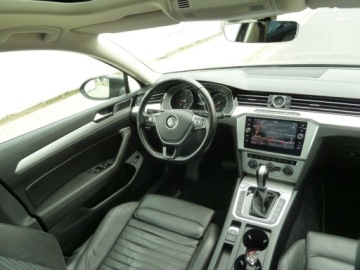 Volkswagen Passat B8 Variant 2.0 TDI BlueMotion SCR 150KM 2018 Volkswagen Passat NAWIGACJA PLHIGHLINE DSG-7PANORAMAASYSTENT PARKOWANIASKO, zdjęcie 6