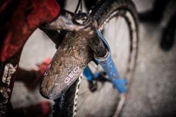 ВЕЛОСИПЕДНОЕ КРЫЛО ПЕРЕДНЕЕ ЗАДНЕЕ MTB MOMUM КОМПЛЕКТ