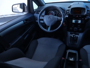 Opel Zafira B 1.9 CDTI ECOTEC 120KM 2010 Opel Zafira 1.9 CDTI, 7 miejsc, Klima, zdjęcie 6