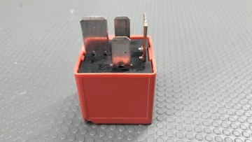 A0009821923 RELÉ MERCEDES W213