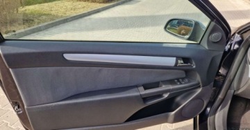 Opel Astra H Hatchback 5d 1.4 TWINPORT ecoFLEX 90KM 2005 Opel Astra Opel Astra 1.4 Edition Plus 1.4 Benzyna 90KM, zdjęcie 9