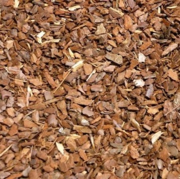 ТОРФ ИЗ СОСНОВОЙ КОРЫ В МЕШКАХ ДЛЯ ОБРАБОТКИ ПРОТИВ СОРНЯКОВ 80л