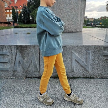 DRESOWE SPODNIE spodenki SLIM szczupłe chłopak WĄSKIE NOGAWKI granat 140