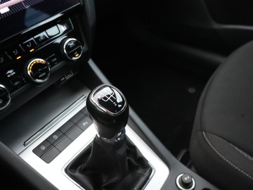 Skoda Octavia III Liftback Facelifting 1.6 TDI 115KM 2019 Skoda Octavia 1.6 TDI, Salon Polska, Klima, zdjęcie 12