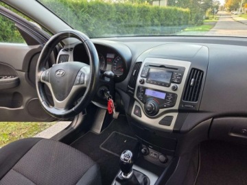 Hyundai i30 I CW Facelifting 1.6 CRDi 115KM 2011 Hyundai i30 Klimatronik Aluminiowe Felgi Czujniki Parkowania 1.6 Diesel, zdjęcie 17