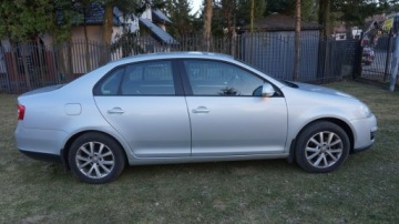 Volkswagen Jetta V 1.4 TSI 122KM 2010 Volkswagen Jetta zarejestrowany, ubezpieczony., zdjęcie 3