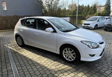Hyundai i30 I Hatchback 1.4 109KM 2010 Hyundai i30 Rej.03.2011 1,4 109KM LPG Klimatronik 1.4 BenzynaLPG 109KM, zdjęcie 3