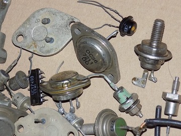 ТИРИСТОРЫ - ТРАНЗИСТОРЫ - ДИОДЫ - ИМС - КОМПЛЕКТ. 77 шт.