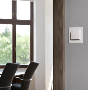 Simon 10 TRIPLE FRAME белый Свяжитесь с Simon10