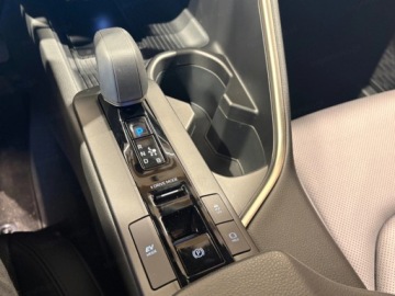 Toyota C-HR II SUV Plug-In 2.0 Hybrid Dynamic Force Plug-in  223KM 2026 Executive 2.0 Plug-in Hybrid Dynamic Force 223KM | Podgrzewane fotele!, zdjęcie 8