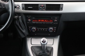 BMW Seria 3 E90-91-92-93 Limuzyna E90 318i 129KM 2007 BMW 3 318 i, Xenon, Klima, Klimatronic, Tempomat, zdjęcie 11