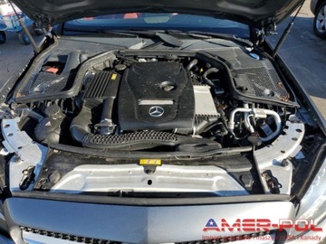 Mercedes Klasa C W205 2017 Mercedes-Benz Klasa C _W205_C 300_4Matic_241 km_2017r. 2.0 Benzyna 241KM, zdjęcie 10