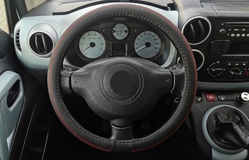 Накладка на руль BMW серии 1 2 3 X1 X3 X5 с красной нитью