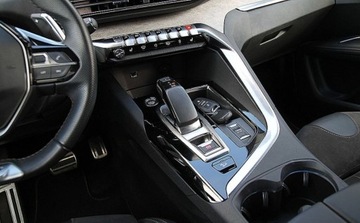 Peugeot 3008 II Plug-In Hybrid Facelifting 1.6 HYBRID4 300KM 2022 Peugeot 3008 1.6 PureTech Hybrid4 300KM PHEV GT Pack SS EAT8 Gwarancja od, zdjęcie 16