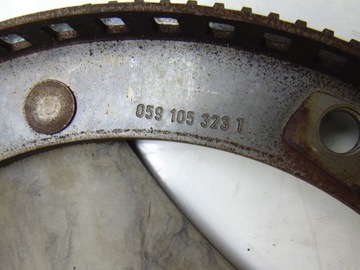 KOLO SETRVAČNÍK TOUAREG Q7 3.0 TDI 059105323T