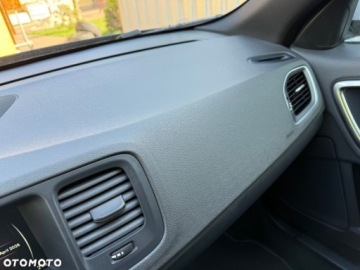 Volvo V60 I Kombi Facelifting 2.0 D4 DRIVE-E 190KM 2016 Volvo V60 Volvo V60 D4 Geartronic RDesign 2.0 Diesel 190KM, zdjęcie 28