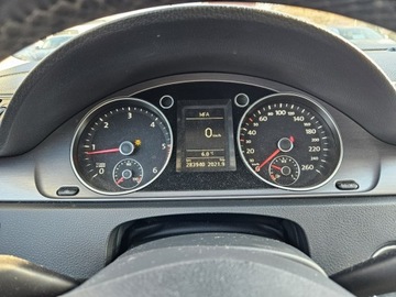 Volkswagen Passat B7 Variant 1.6 TDI CR DPF BlueMotion 105KM 2011 Volkswagen Passat 1,6 diesel 105KM nawigacja, zdjęcie 12