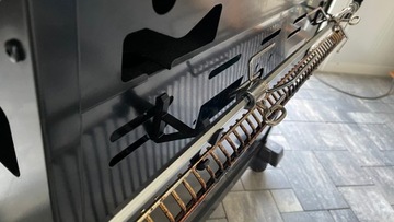 Держатель для всего вертела и полка для гриля Broil King Baron 490 и 590