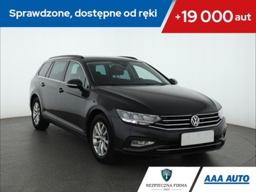 Volkswagen Passat B8 Variant 2.0 TDI BlueMotion SCR 150KM 2019 VW Passat 2.0 TDI, Automat, Navi, Klima