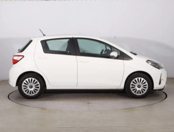 Toyota Yaris III Hatchback 5d Facelifting 2017 1.5 Dual VVT-iE 111KM 2020 Toyota Yaris 1.5 Dual VVT-i, Salon Polska, Klima