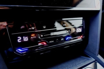 Volkswagen Passat B8 Variant Facelifting 2.0 TDI SCR 150KM 2022 Volkswagen Passat Volkswagen Passat B8, 2022, 2.0 TDI 150KM, DSG, Kamera,, zdjęcie 17