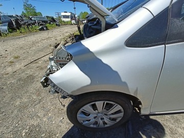 Toyota Yaris III 3 13r 5D Lewy przedni błotnik 1F7