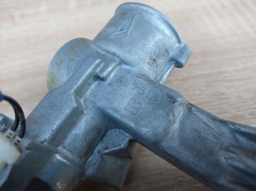SPÍNACÍ SKŘÍŇKA + KLÍČEK DAIHATSU YRV 337818 K68/807