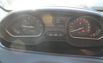 Peugeot 208 I 2018 Peugeot 208 1.2 Benzyna 68KM, zdjęcie 13