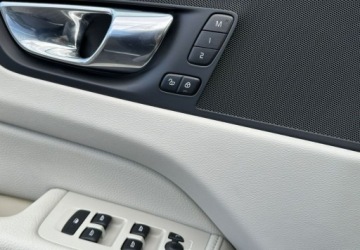 Volvo XC60 II 2022 Volvo XC 60 Plug-In 4x4 Skora Panorama Navi Kamera Led FV23, zdjęcie 26