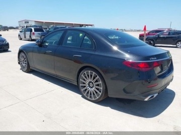 Mercedes Klasa E W214 2024 Mercedes-Benz Klasa E 2024 Mercedes-Benz E-Class E 350 4MATIC Sedan 2.0, zdjęcie 3