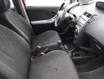 Toyota Yaris II Hatchback 5d 1.0 VVT-i 69KM 2010 Toyota Yaris 1.0 VVT-i, Salon Polska, Serwis ASO, zdjęcie 8