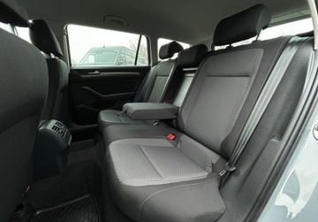 Volkswagen Passat B8 Variant Facelifting 1.5 TSI EVO 150KM 2021 Volkswagen Passat Essence Pakiety, Tempomat, Czujniki parkowania, Asysten, zdjęcie 17