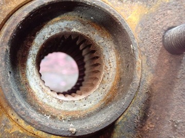 Hyundai getz 02-05 1.3 Передний левый ступиц без ABS 240 мм