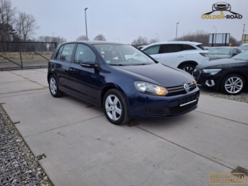 Volkswagen Golf VI Hatchback 5d 1.6 TDI-CR DPF BlueMotion 105KM 2010 Volkswagen Golf 1,6 TDI 105 KM klima elektryka pdc alu oplacony 1.6 Diesel, zdjęcie 2
