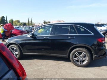 Mercedes GLC C253 2020 Mercedes-Benz GLC 300 2020 2.0 Benzyna 255KM, zdjęcie 2