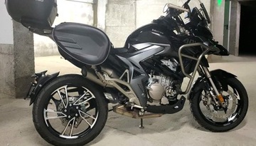 Съемные боковые кофры для мотоцикла.