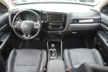 Mitsubishi Outlander III SUV Facelifting 2017 2.2 150KM 2018 Mitsubishi Outlander 2.2 DID nawi 7 osobowy kamera, zdjęcie 11