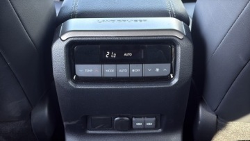 Toyota Land Cruiser VII Terenowy 5d 2.8 D-4D 204KM 2024 Toyota Land Cruiser LC 2.8 D-4D Invincible VII (20, zdjęcie 24