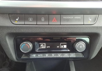 Skoda Fabia III Kombi Facelifting 1.0 TSI 95KM 2021 Skoda Fabia Ambition Plus 1.0 TSI 95 KM Klimatyzacja Kamera Czujniki ASO, zdjęcie 15