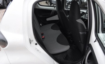 Toyota Aygo I Hatchback 5d Facelifting 1.0 VVT-i 68KM 2013 Toyota Aygo Klimatyzacja Nawigacja TOM TOM Elektryczne Szyby Benzyna 68KM, zdjęcie 17