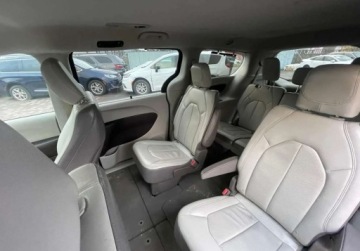 Chrysler Pacifica II 2018 Chrysler Pacifica 2018 Chrysler Pacifica kamery 360 auto w Polsce po akcyz, zdjęcie 10