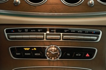 Mercedes Klasa E W213 Limuzyna 2.0 220d 194KM 2018 Mercedes E E 220 d, Salon Polska, 191 KM, 4X4, zdjęcie 11