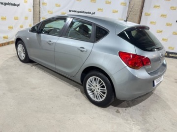 Opel Astra J Hatchback 5d 1.4 Twinport ECOTEC 100KM 2011 Opel Astra 1.4 100KM Klima 1-reka Gotowy do jazdy 1.4 Benzyna 100KM, zdjęcie 20