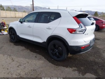 Volvo XC40 Crossover 2.0 T5 247KM 2020 Volvo XC 40 T5 Momentum 2020 2.0 Benzyna 248KM, zdjęcie 3