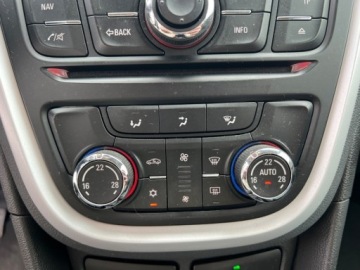 Opel Mokka I SUV 1.6 CDTI Ecotec 136KM 2016 Opel Mokka XENONY NAWIGACJA KAMERA COFANIA PARKTRONIC SKORY TEMPOMAT CZUJN, zdjęcie 9