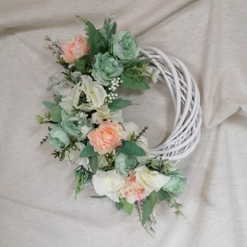 Цветочный венок на дверь, плетеный венок, украшенный цветами, украшение