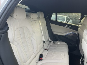 BMW X6 G06 SUV 3.0 30d 286KM 2022 BMW X6 Mpakiet Xdrive Skóra Pamięć Kamery360, zdjęcie 8
