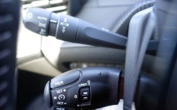 Peugeot 2008 II SUV 1.2 PureTech 100KM 2020 Peugeot 2008 1.2 101KM Bezwypadkowy Full LED Navi Kamera cofania Android, zdjęcie 24