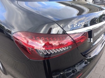 Mercedes Klasa E W213 Limuzyna Facelifting 2.0 220d 200KM 2023 Mercedes-Benz E 220 AMG Line/4Matic/Highbeam/MBUX/, zdjęcie 11